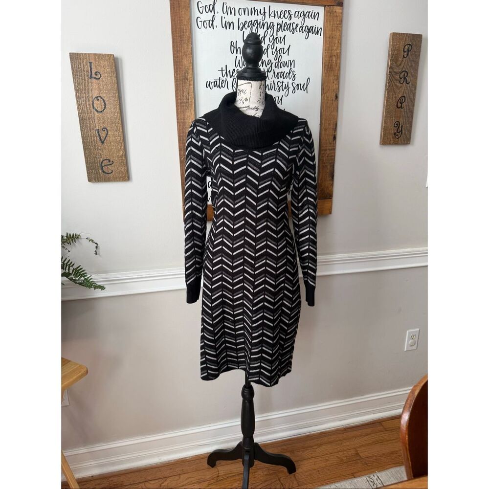 Tahari Chevron Print Cowl Neck Long Sleeve Knit Sweater Dress Black White Small